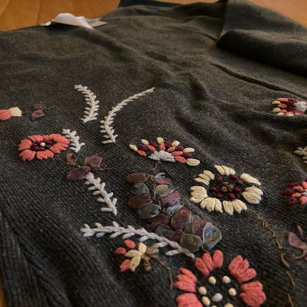 Women's size S embroidered sweater, Liz Claiborne